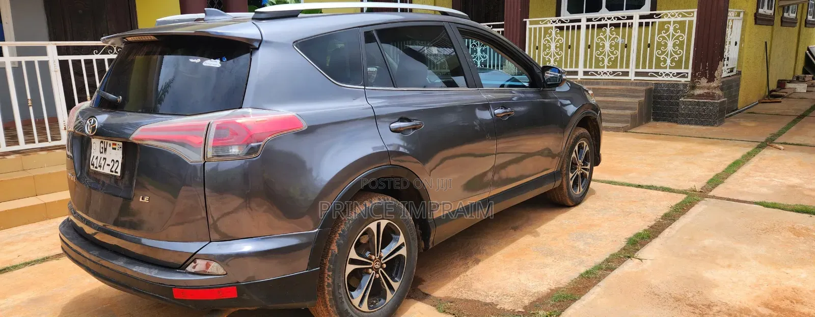 Toyota RAV4 LE 4dr SUV AWD (2.5L 4cyl 6A) 2018 Gray