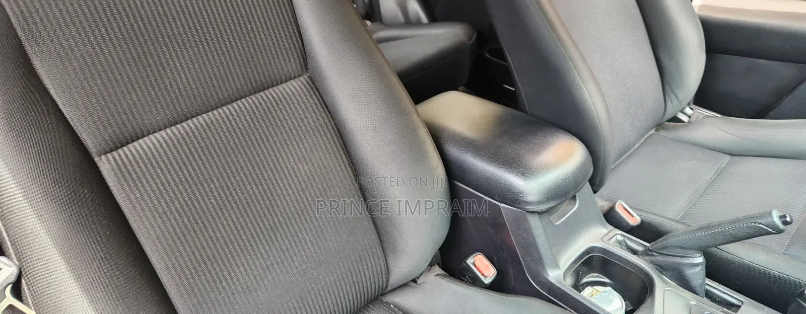 Toyota RAV4 LE 4dr SUV AWD (2.5L 4cyl 6A) 2018 Gray