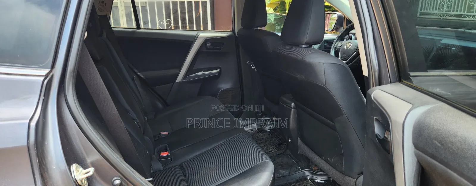 Toyota RAV4 LE 4dr SUV AWD (2.5L 4cyl 6A) 2018 Gray