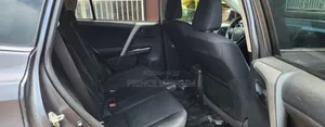 Toyota RAV4 LE 4dr SUV AWD (2.5L 4cyl 6A) 2018 Gray