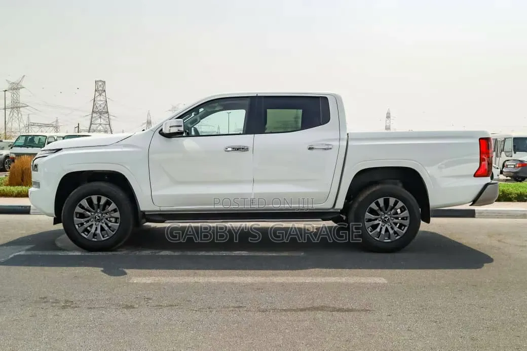 New Mitsubishi L200 2025 White