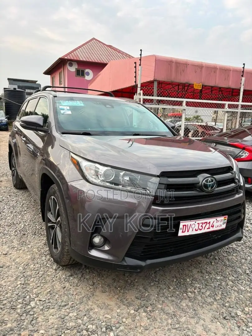 Toyota Highlander SE 2019 Gray