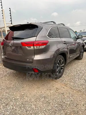 Toyota Highlander SE 2019 Gray