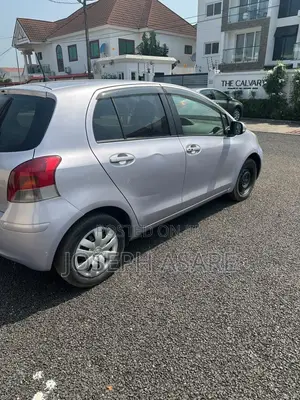 Toyota Vitz 2010 Silver