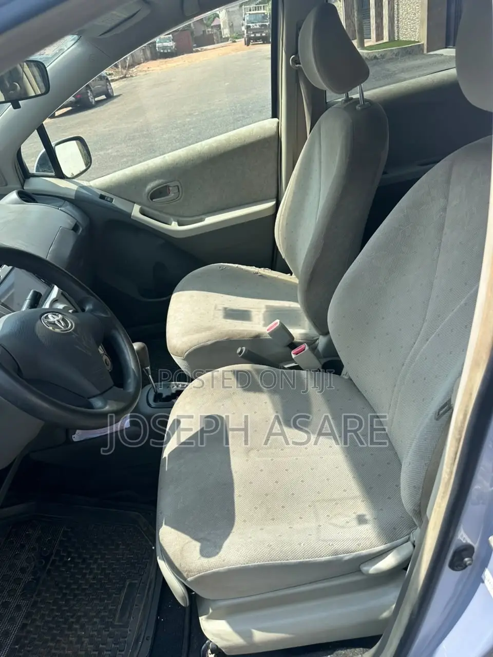 Toyota Vitz 2010 Silver