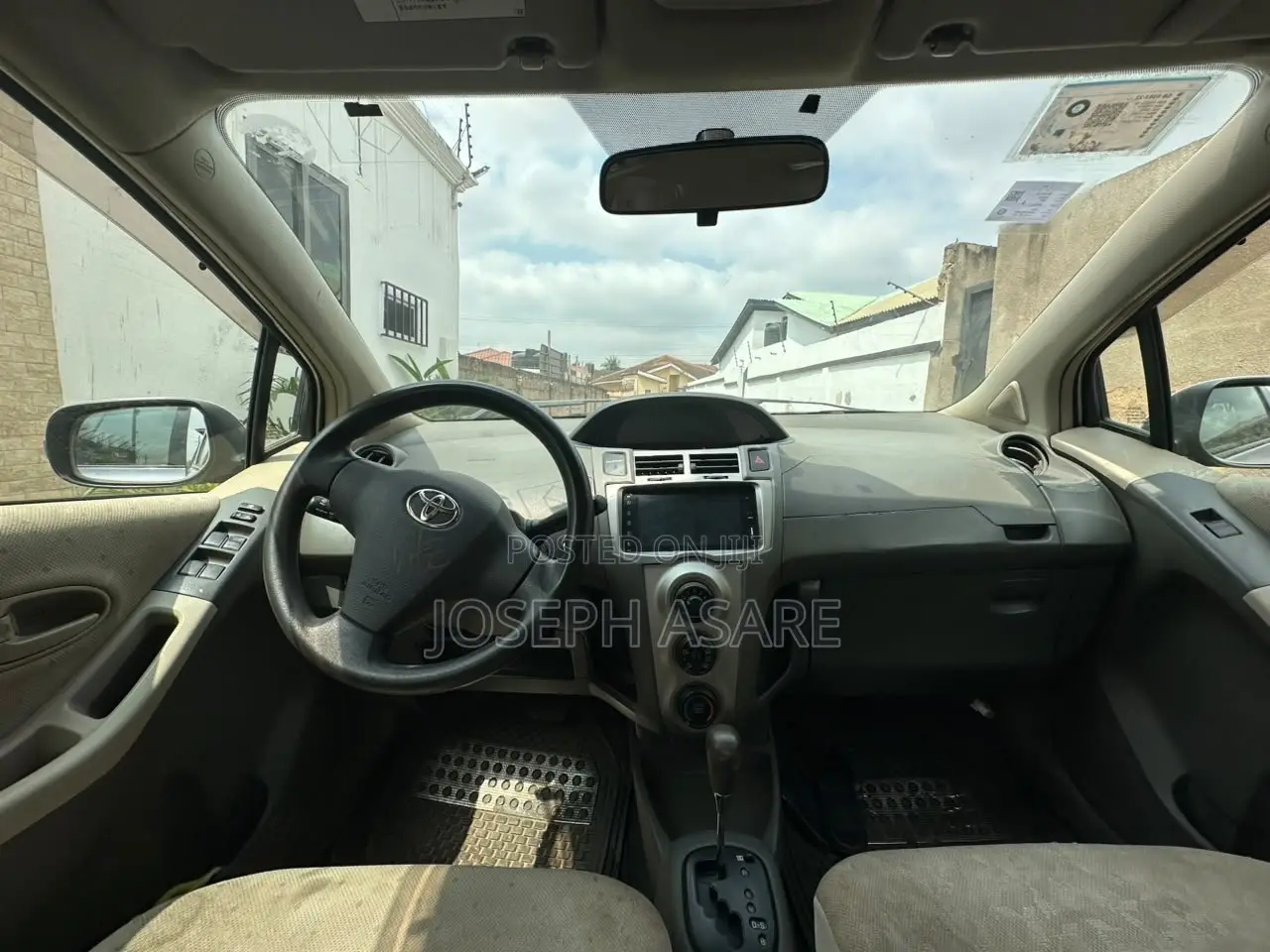 Toyota Vitz 2010 Silver