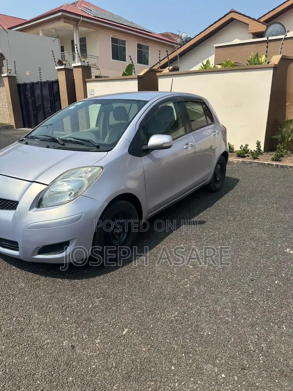 Toyota Vitz 2010 Silver