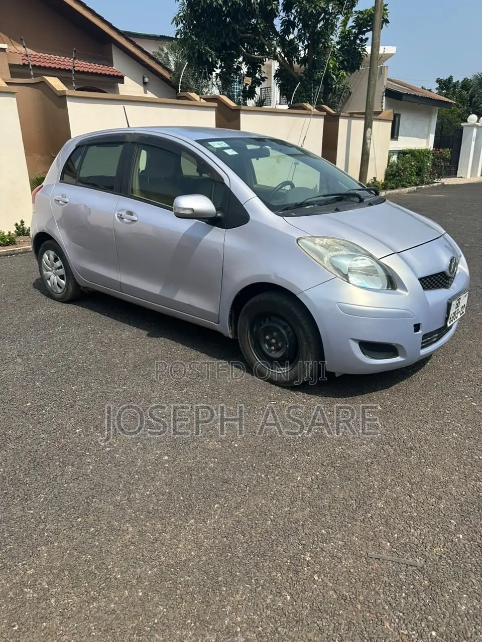 Toyota Vitz 2010 Silver