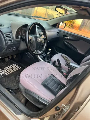 Toyota Corolla 2013 Brown