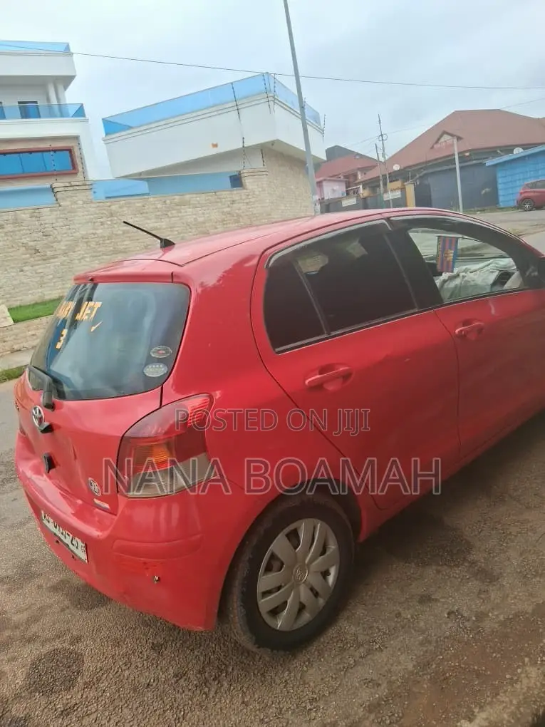 Toyota Vitz 2010 Red