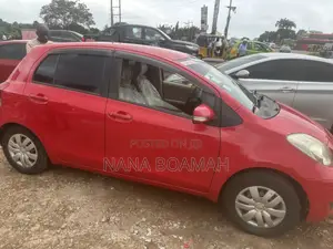 Toyota Vitz 2010 Red