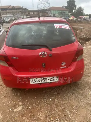 Toyota Vitz 2010 Red