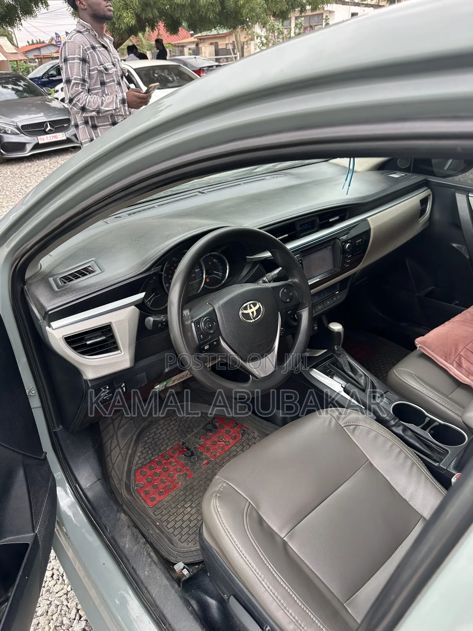 Toyota Corolla LE 4dr Sedan (1.8L 4cyl CVT) 2015 Gray
