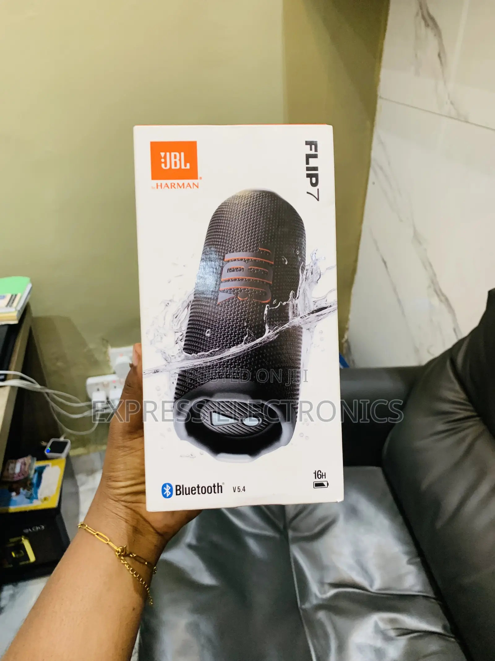 Lovely New Black JBL Flip 7 | Portable Waterproof and Drop-Proof
