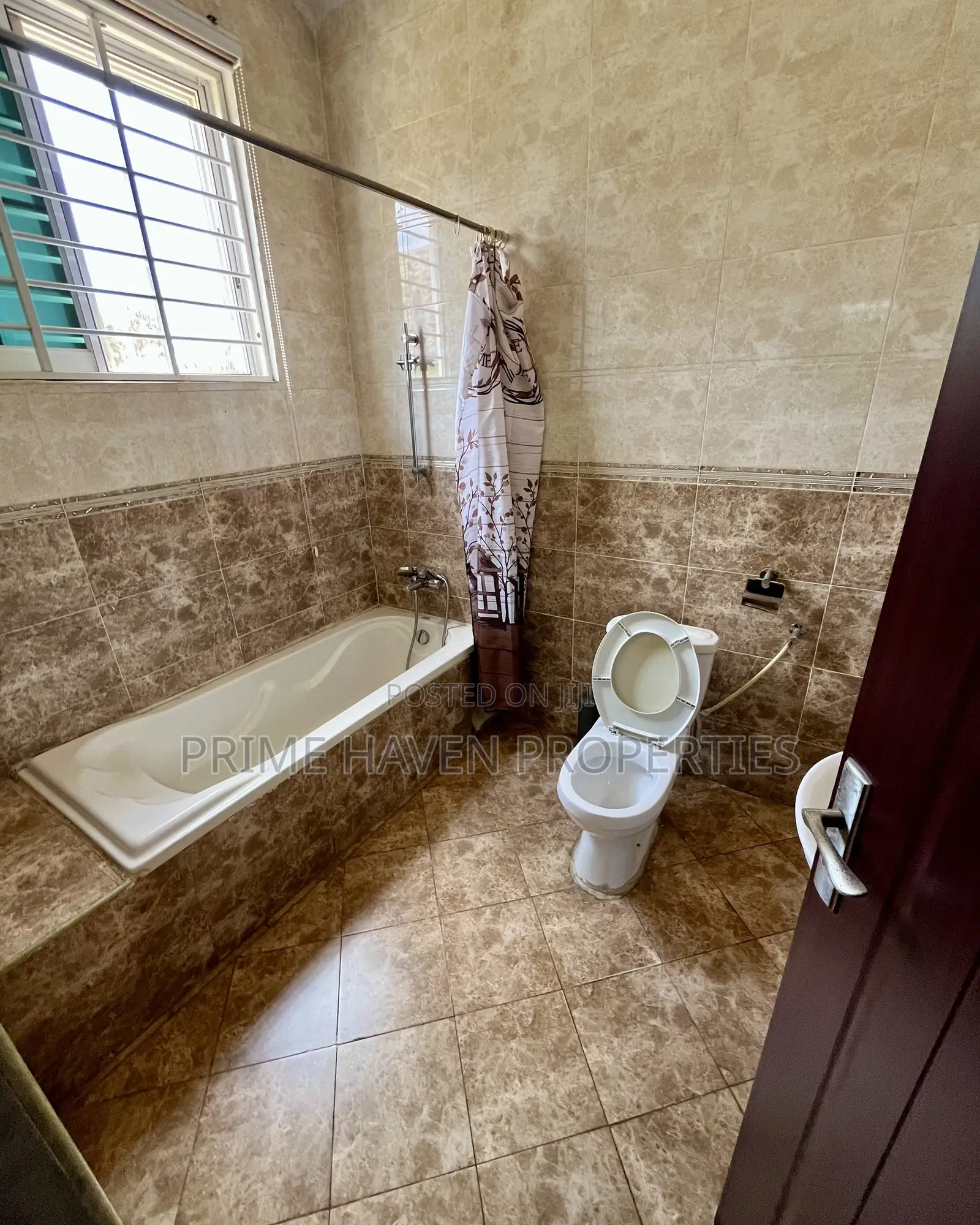 5bdrm House in Adjiriganor for sale