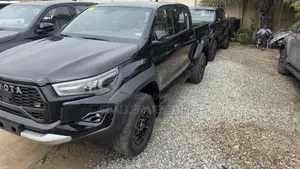 New Toyota Hilux 2025 Black