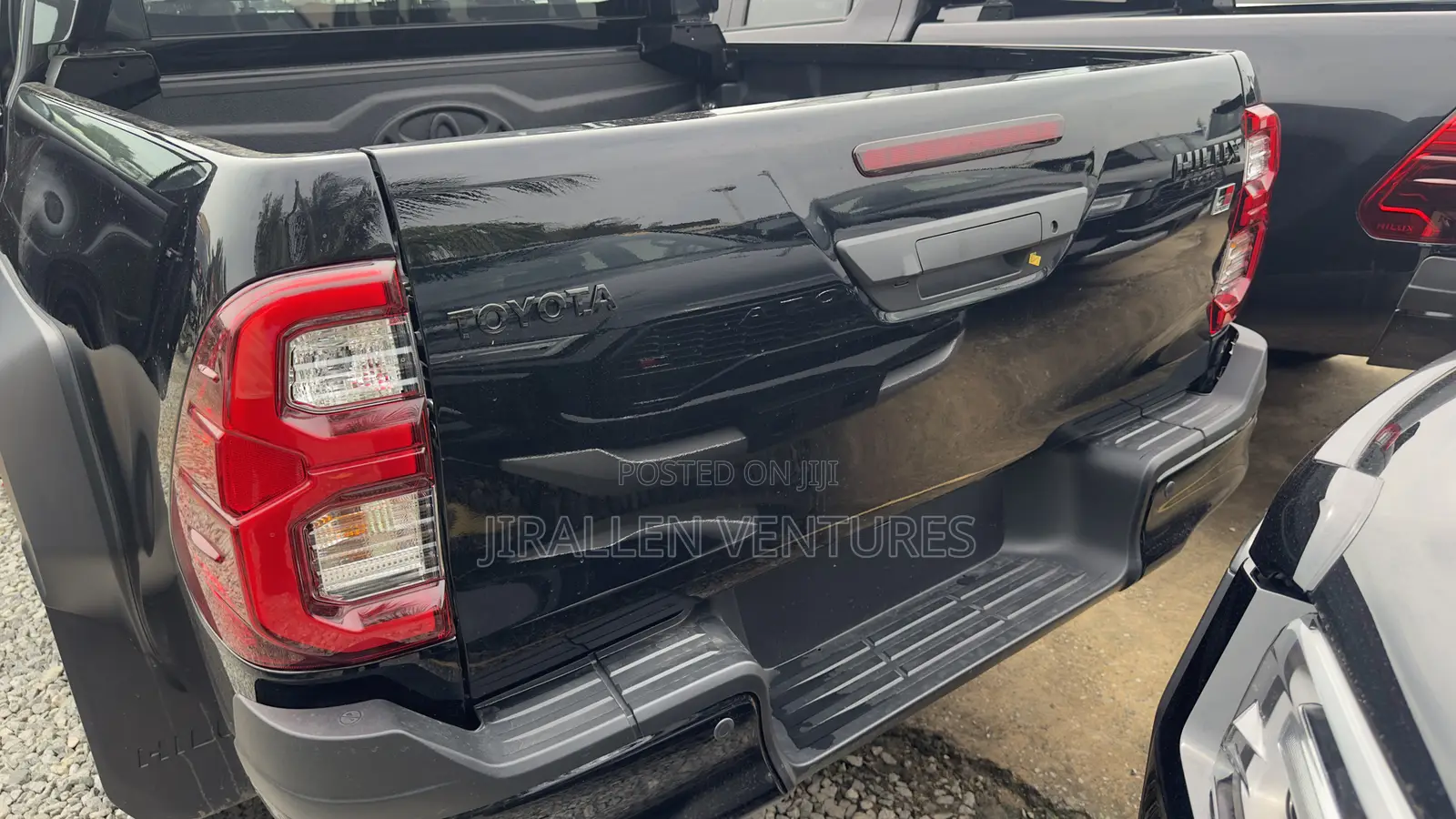 New Toyota Hilux 2025 Black