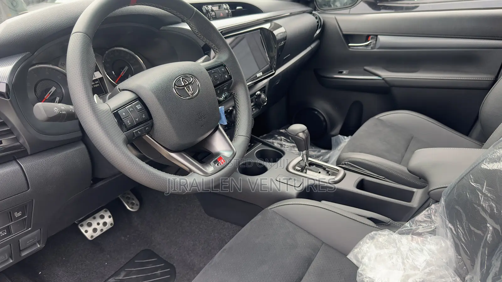 New Toyota Hilux 2025 Black