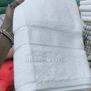 Premium White Hotel Towels – Soft & Absorbent