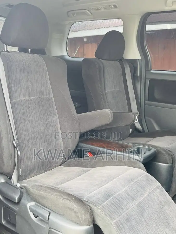 Toyota Vellfire Z 2.4 FWD 7-Seater 2013 Burgundy