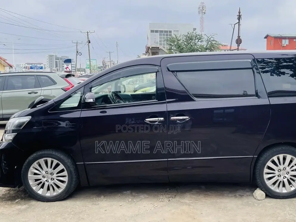 Toyota Vellfire Z 2.4 FWD 7-Seater 2013 Burgundy
