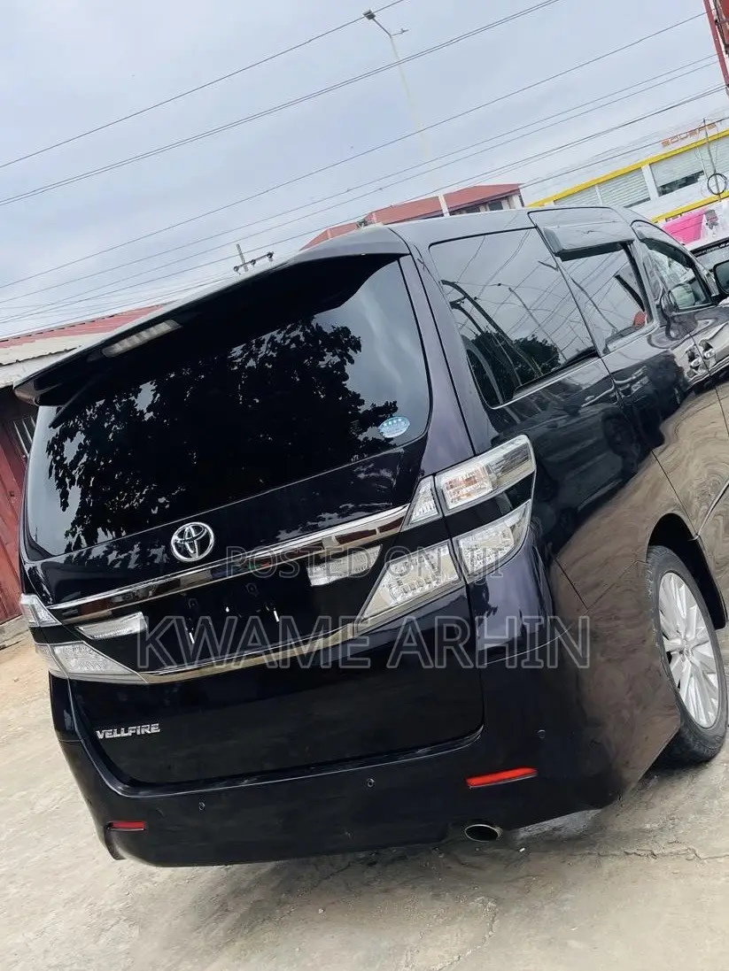 Toyota Vellfire Z 2.4 FWD 7-Seater 2013 Burgundy