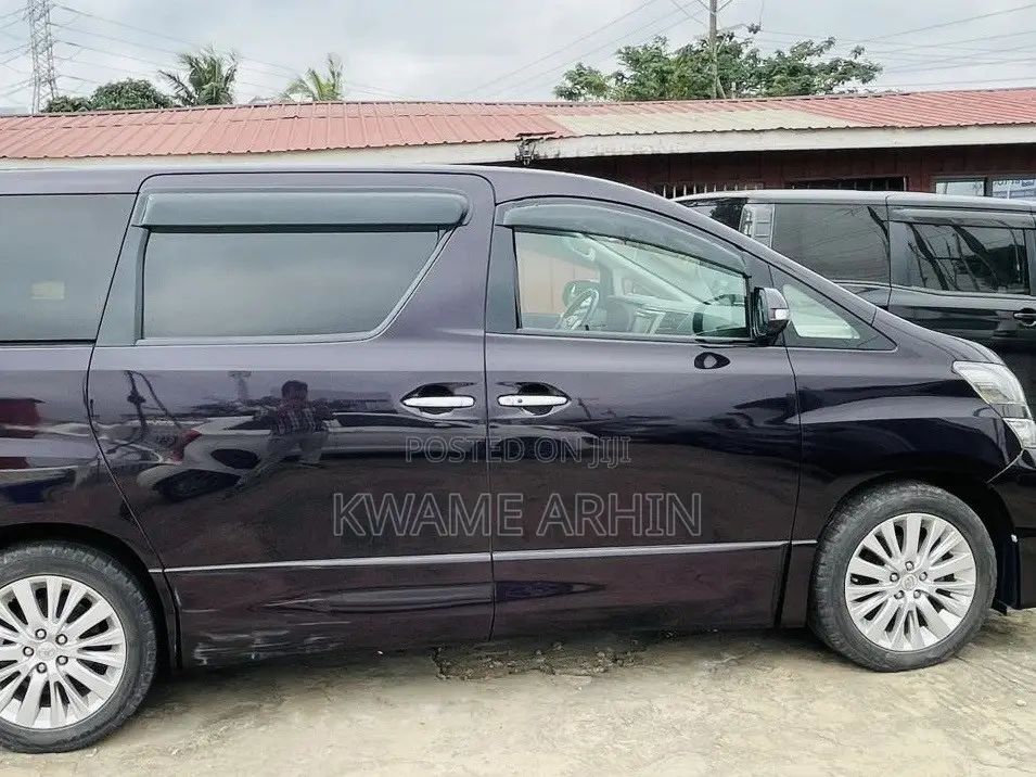 Toyota Vellfire Z 2.4 FWD 7-Seater 2013 Burgundy
