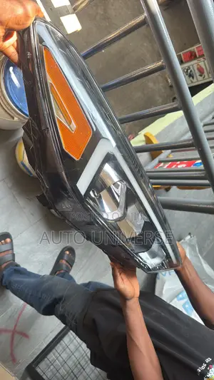 Hyundai Tucson 2018,2019, 2020 Headlight Available