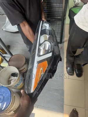Hyundai Tucson 2018,2019, 2020 Headlight Available