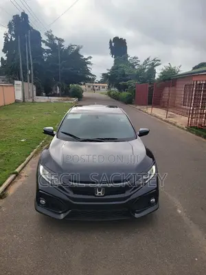 Honda Civic EX Hatchback 2018 Black