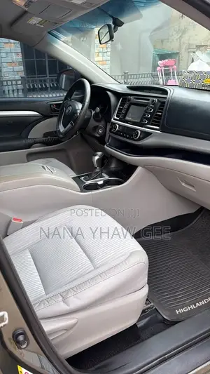 Toyota Highlander LE V6 4x2 (3.5L 6cyl 6A) 2016 Gray