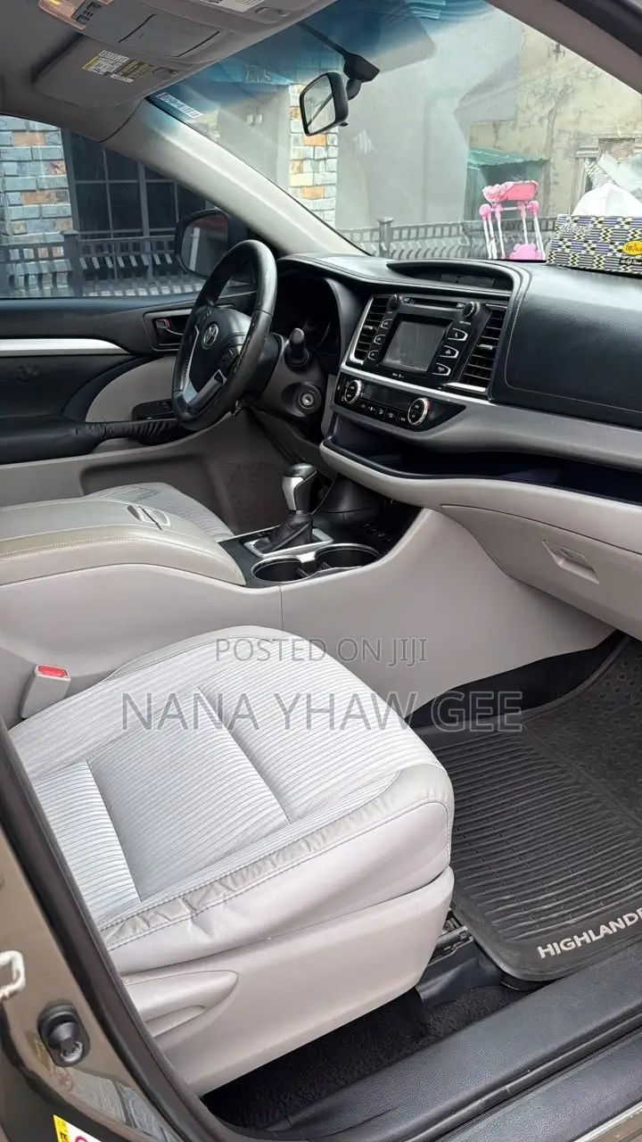 Toyota Highlander LE V6 4x2 (3.5L 6cyl 6A) 2016 Gray