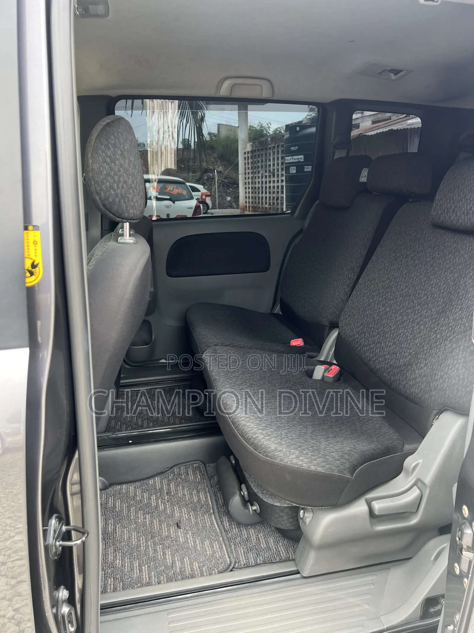 Toyota Sienta 2012 Pearl