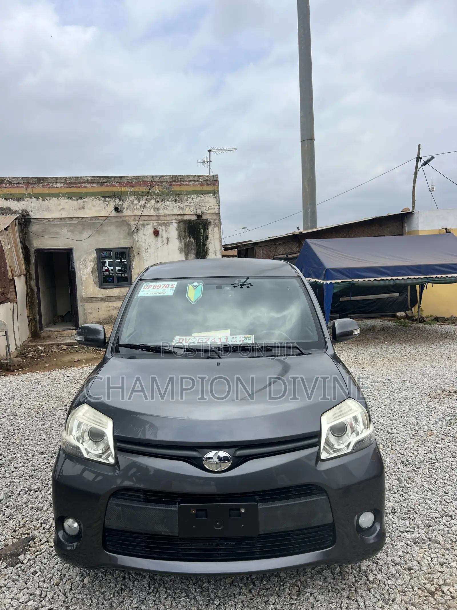 Toyota Sienta 2012 Pearl