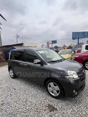 Toyota Sienta 2012 Pearl