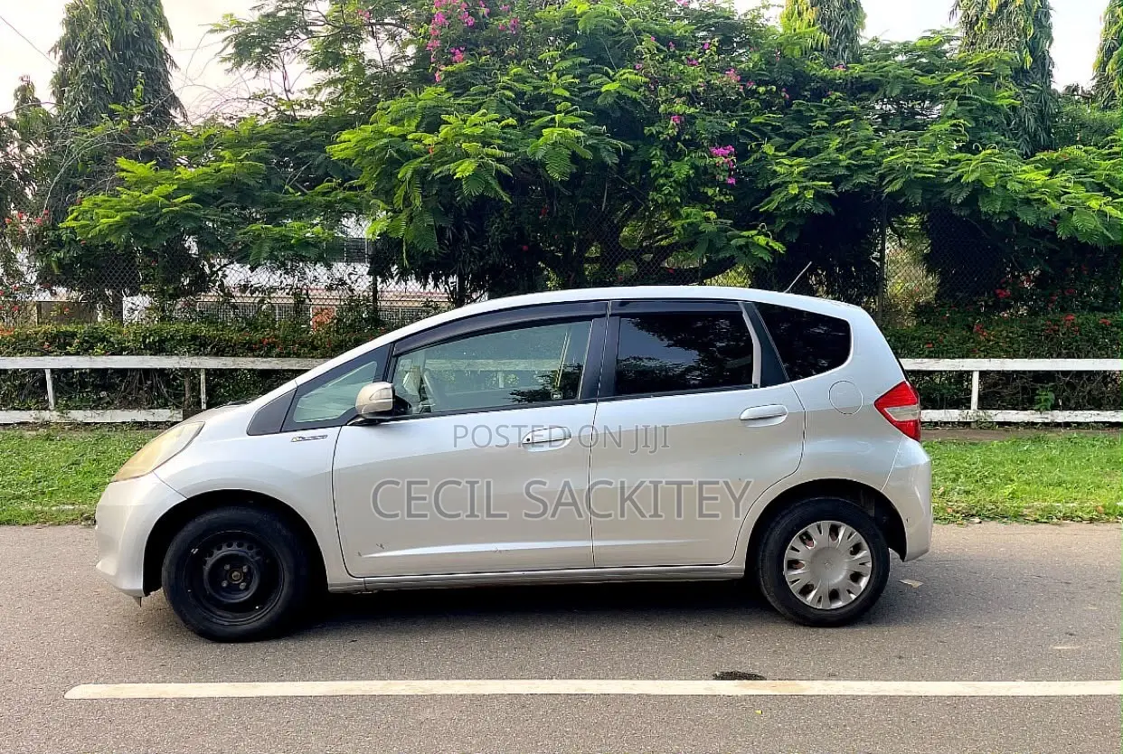 Honda Fit Automatic 2012 Silver