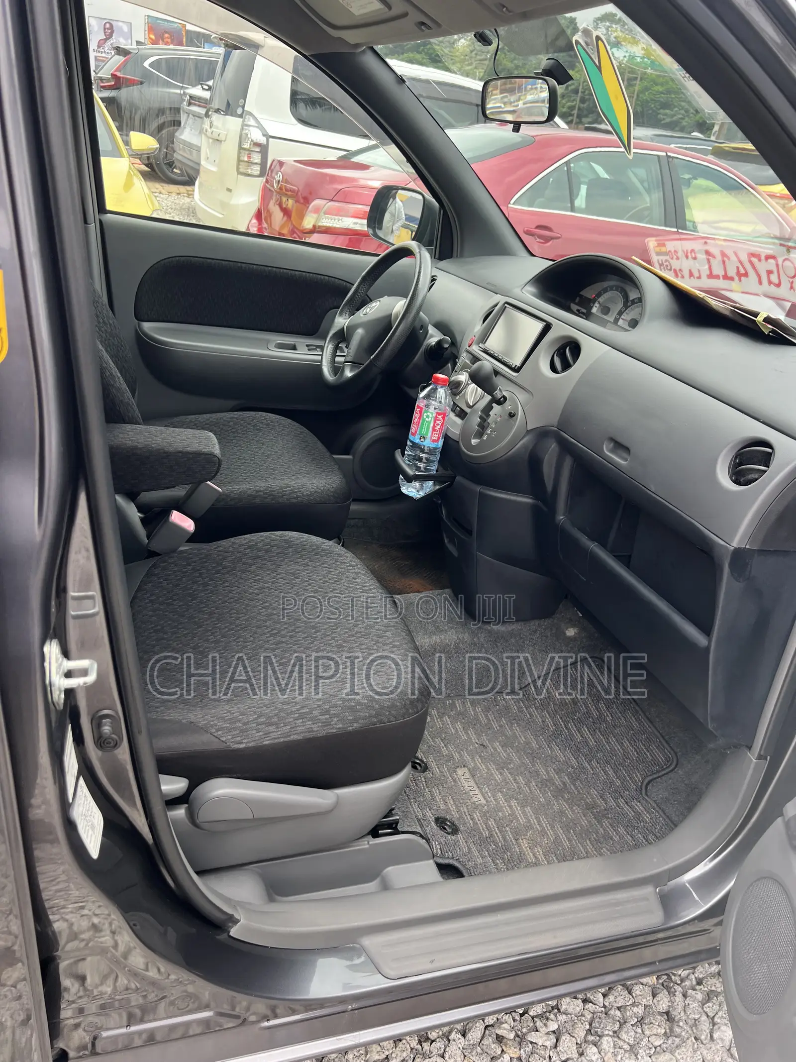 Toyota Sienta 2012 Pearl
