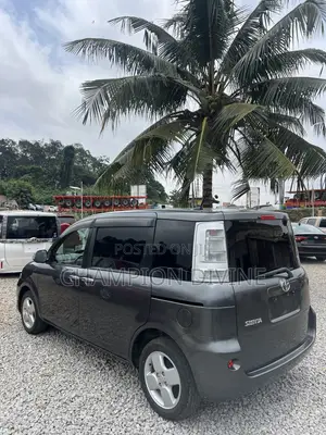 Toyota Sienta 2012 Pearl
