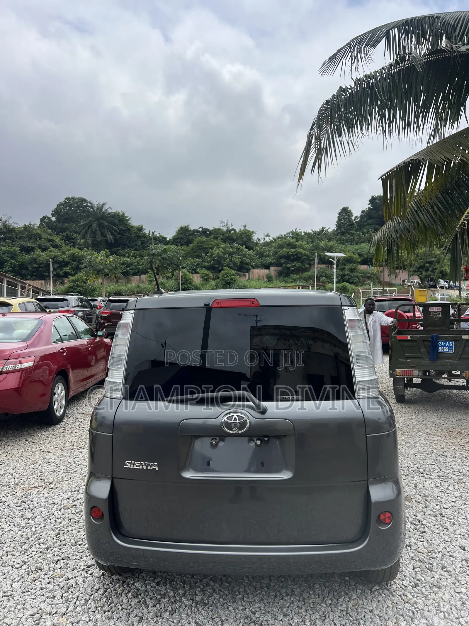 Toyota Sienta 2012 Pearl