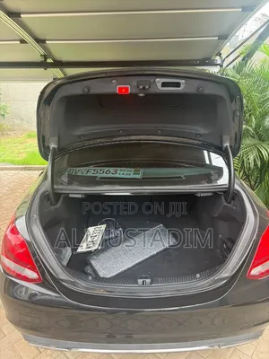 Mercedes-Benz C300 2016 Black