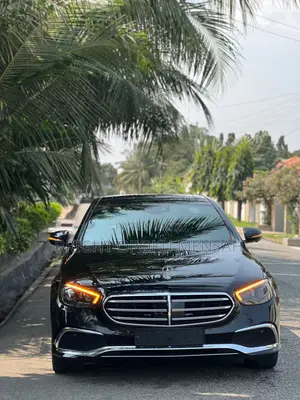 Mercedes-Benz E300 2021 Black