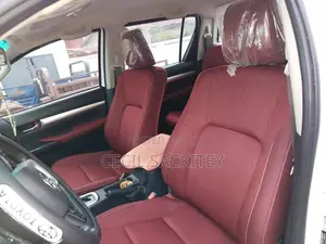 Toyota Hilux 2023 White