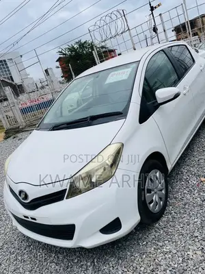Toyota Vitz 1.3 FWD 5dr 2011 White