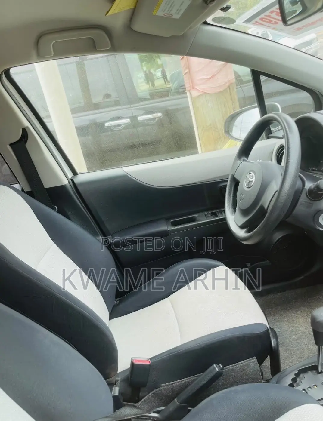 Toyota Vitz 1.3 FWD 5dr 2011 White