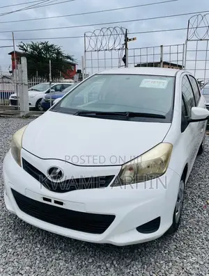 Toyota Vitz 1.3 FWD 5dr 2011 White