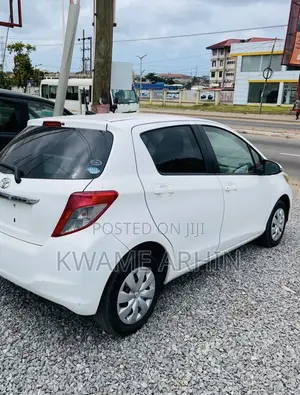 Toyota Vitz 1.3 FWD 5dr 2011 White