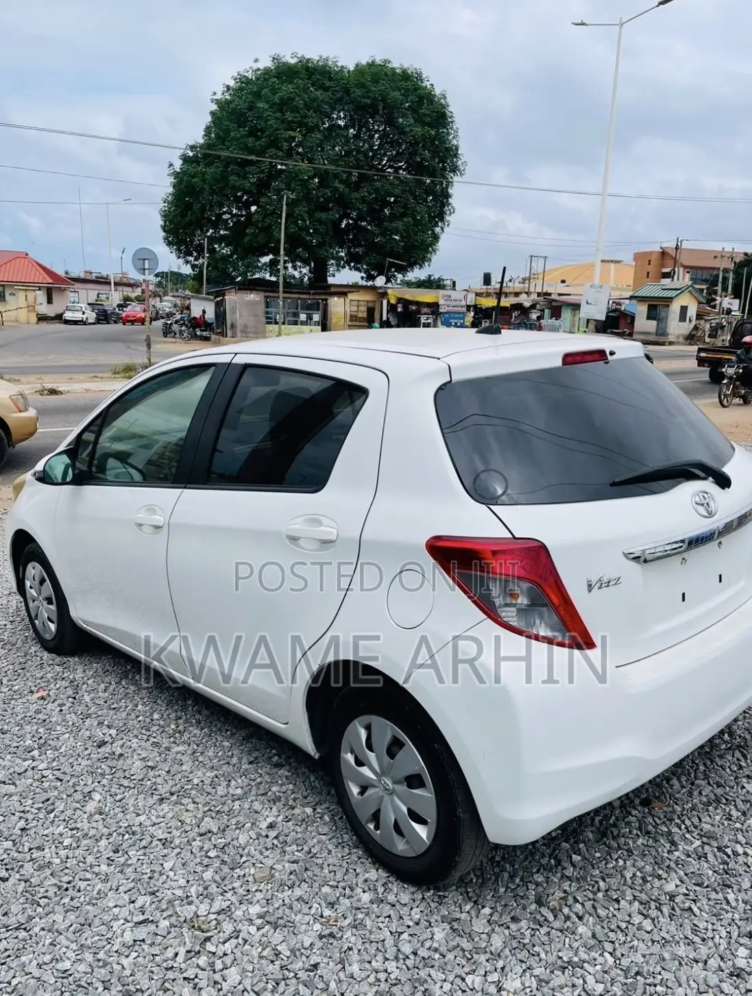 Toyota Vitz 1.3 FWD 5dr 2011 White