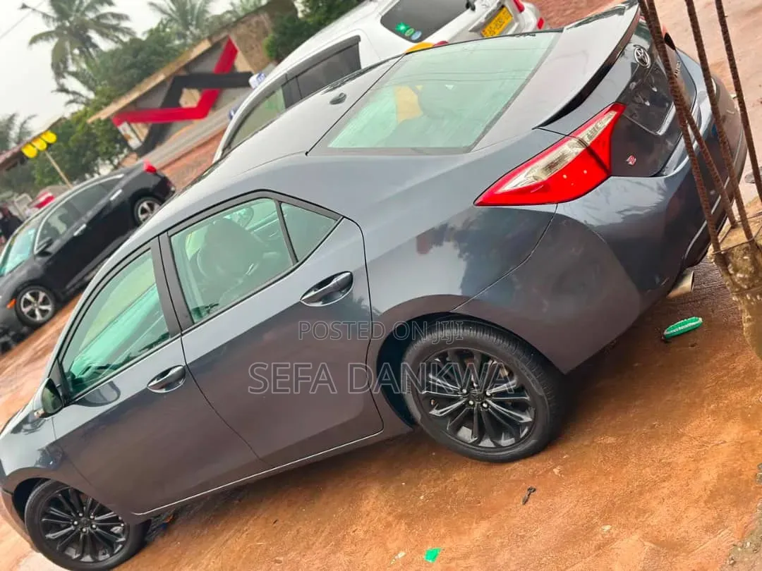 Toyota Corolla LE 4dr Sedan (1.8L 4cyl CVT) 2014 Gray