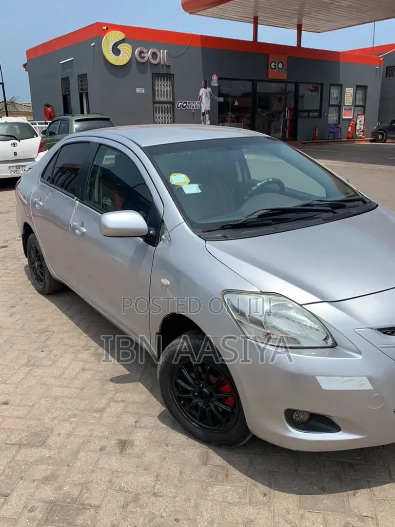 Toyota Belta 2010 Silver