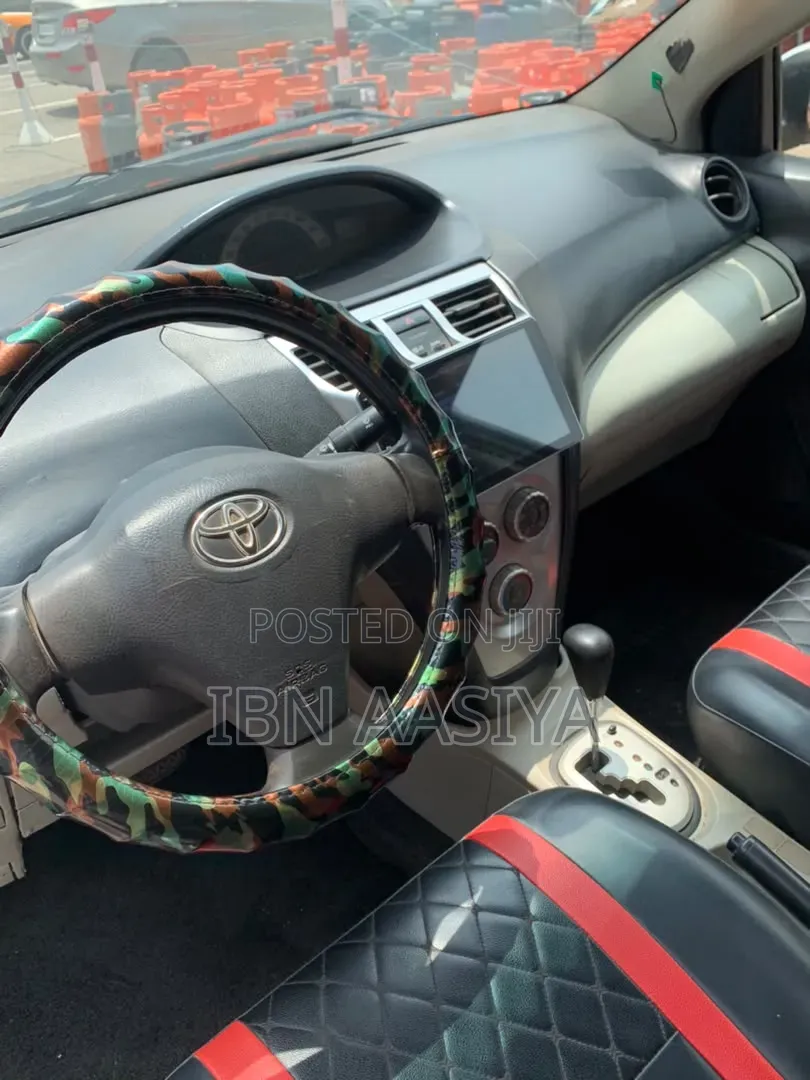Toyota Belta 2010 Silver